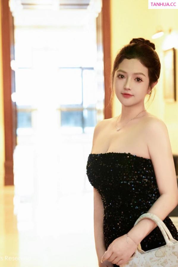 徐嘉乐 徐cake [XiuRen]高清写真图 2024.04.28 No.8462 养乐多DoDo第11张图片
